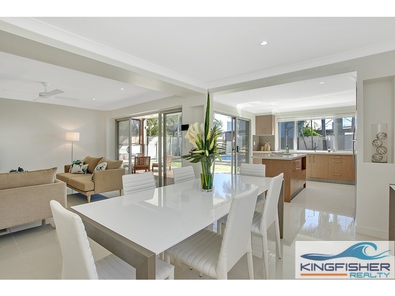 5 Warrina Crescent, Burleigh Waters QLD 4220