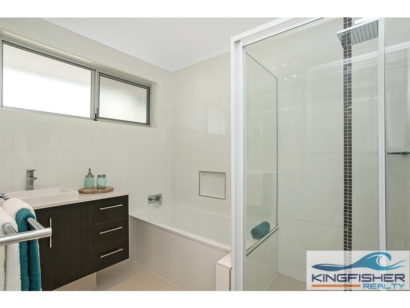 5 Warrina Crescent, Burleigh Waters QLD 4220