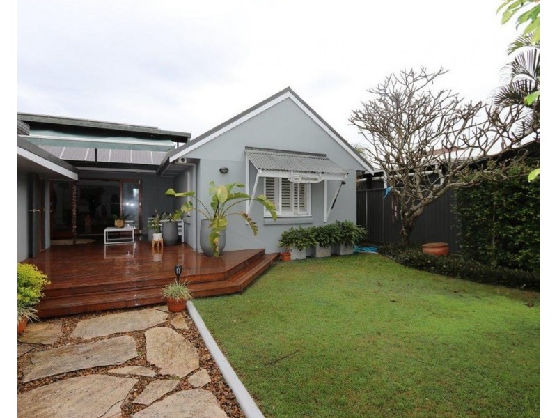 6 Anzac Parade, Burleigh Heads QLD 4220