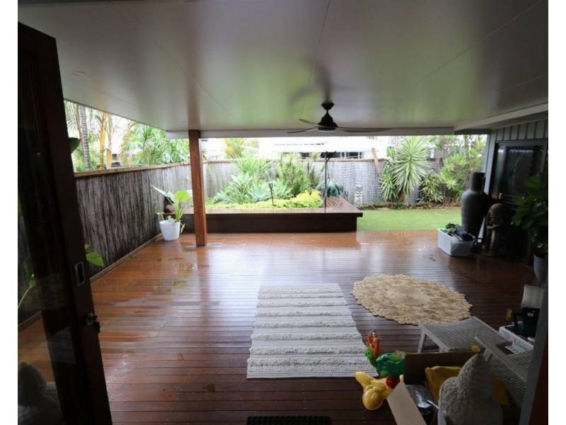 6 Anzac Parade, Burleigh Heads QLD 4220