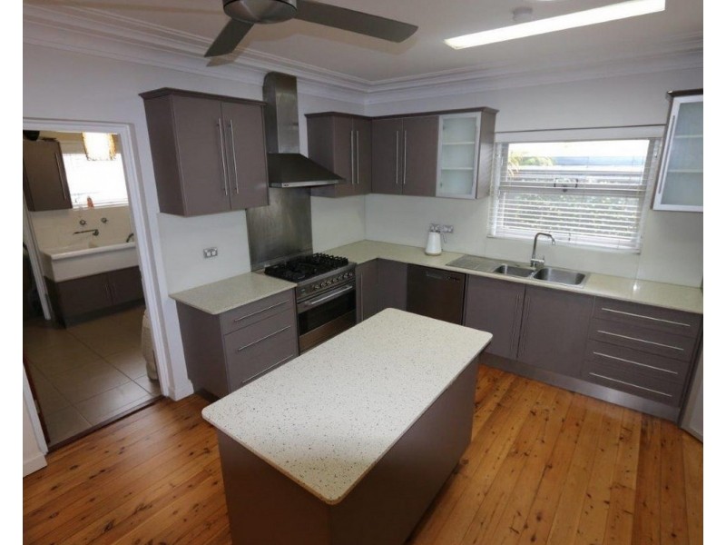 6 Anzac Parade, Burleigh Heads QLD 4220