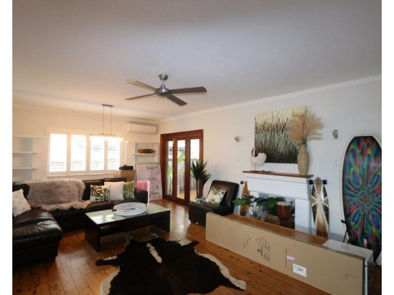 6 Anzac Parade, Burleigh Heads QLD 4220