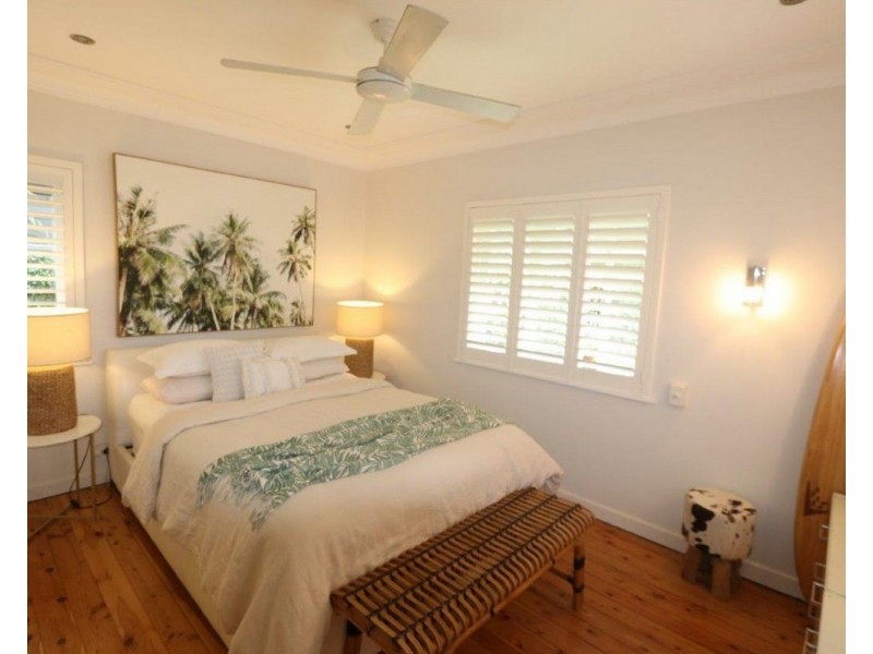 6 Anzac Parade, Burleigh Heads QLD 4220