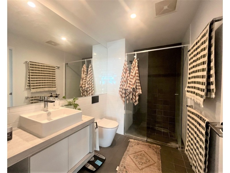 21/70-72 The Esplanade, Burleigh Heads QLD 4220