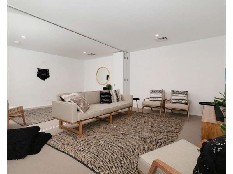 2/1 Nathan Street, Burleigh Heads QLD 4220