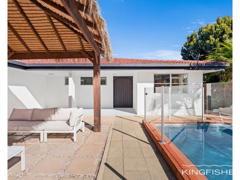 8 Park Avenue, Broadbeach Waters QLD 4218