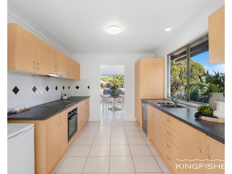 8 Park Avenue, Broadbeach Waters QLD 4218