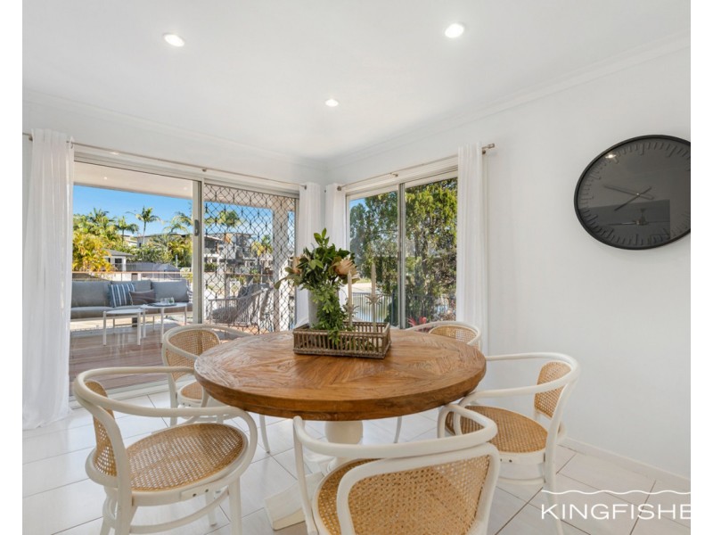 8 Park Avenue, Broadbeach Waters QLD 4218