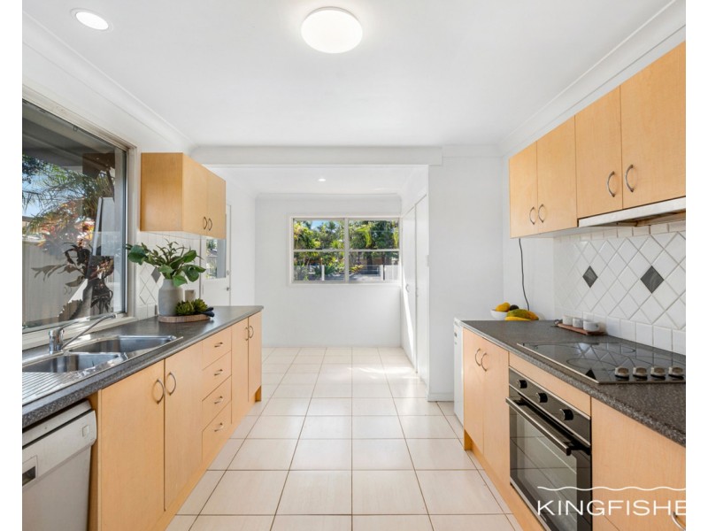 8 Park Avenue, Broadbeach Waters QLD 4218