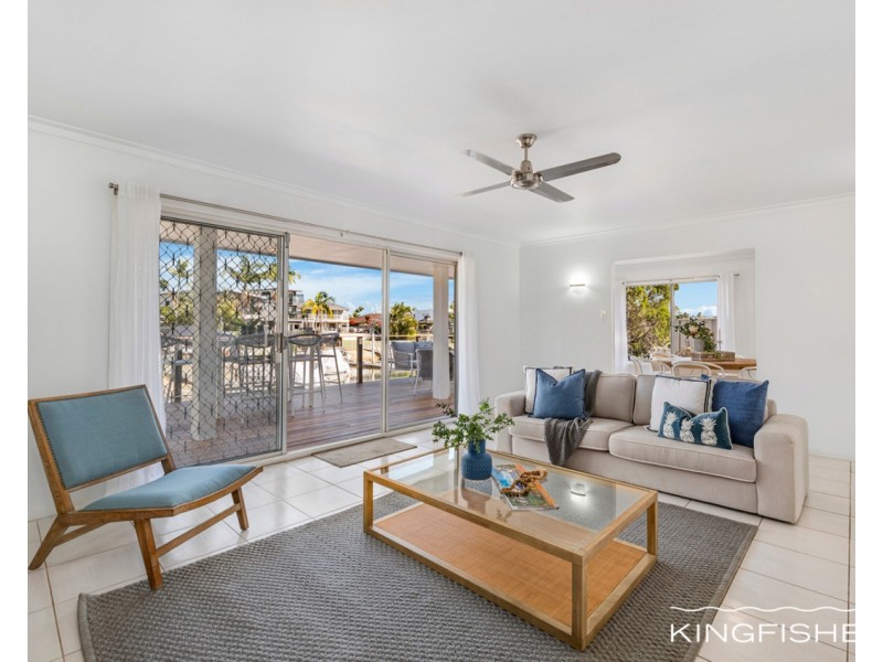 8 Park Avenue, Broadbeach Waters QLD 4218