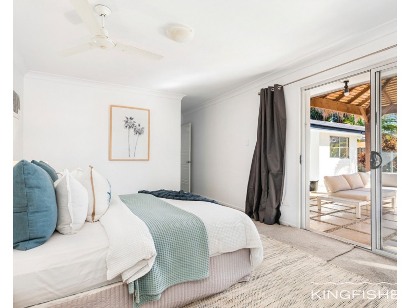 8 Park Avenue, Broadbeach Waters QLD 4218