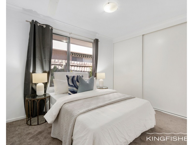 8 Park Avenue, Broadbeach Waters QLD 4218