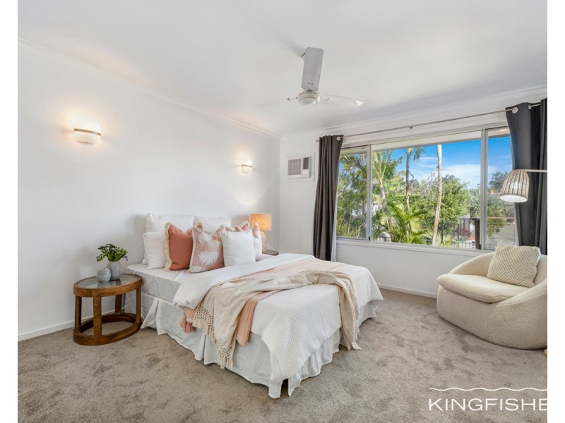 8 Park Avenue, Broadbeach Waters QLD 4218