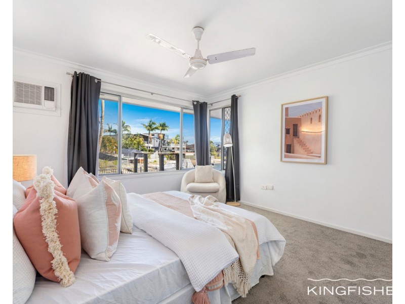 8 Park Avenue, Broadbeach Waters QLD 4218