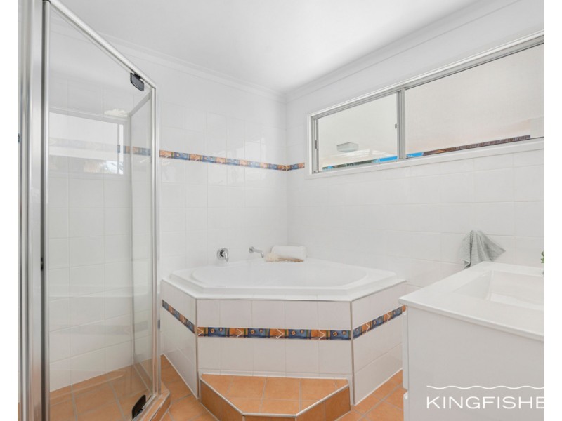 8 Park Avenue, Broadbeach Waters QLD 4218