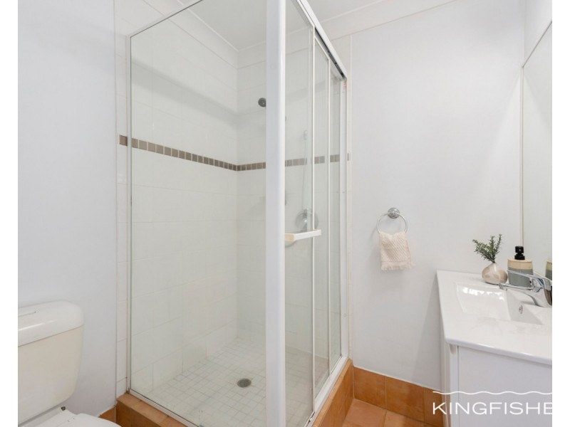 8 Park Avenue, Broadbeach Waters QLD 4218