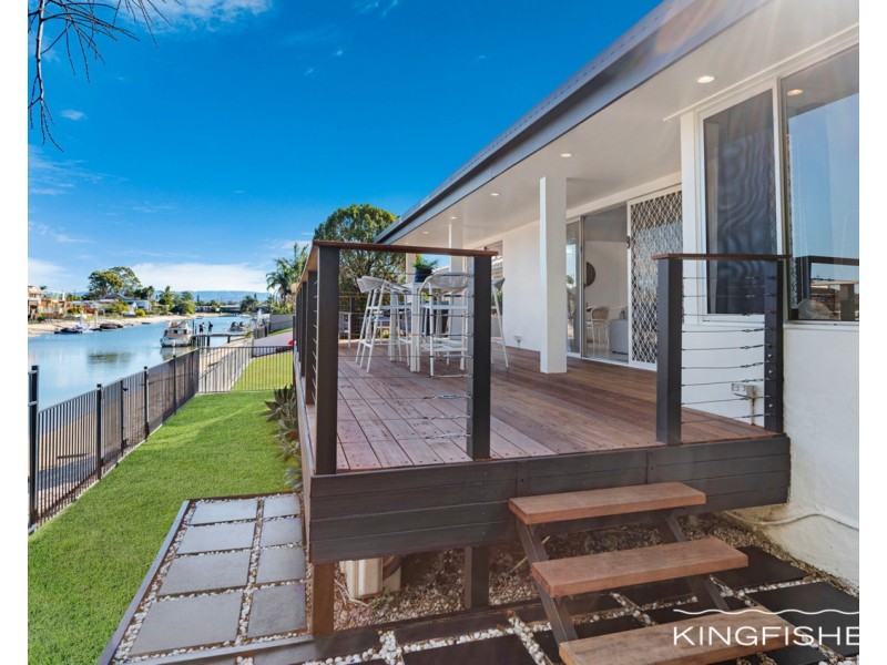 8 Park Avenue, Broadbeach Waters QLD 4218