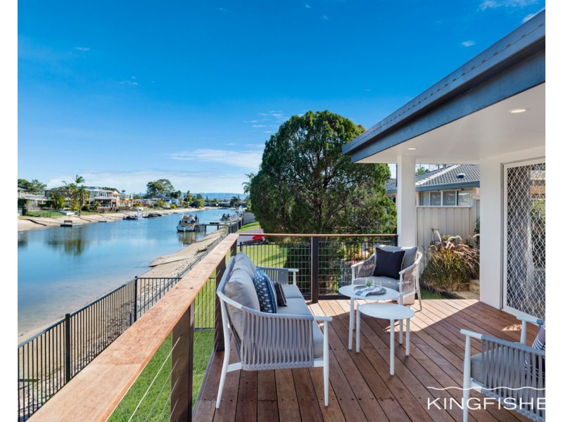 8 Park Avenue, Broadbeach Waters QLD 4218