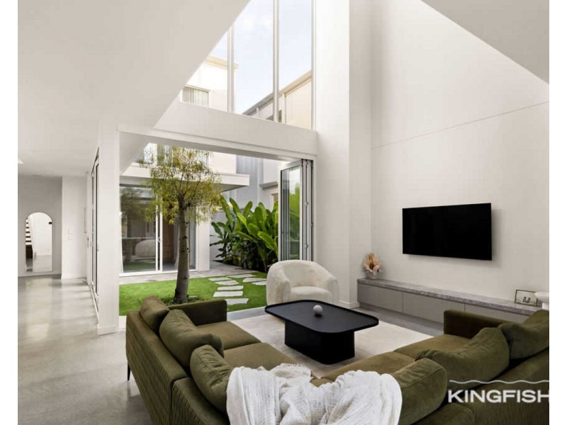 8B Marlin Court, Palm Beach QLD 4221