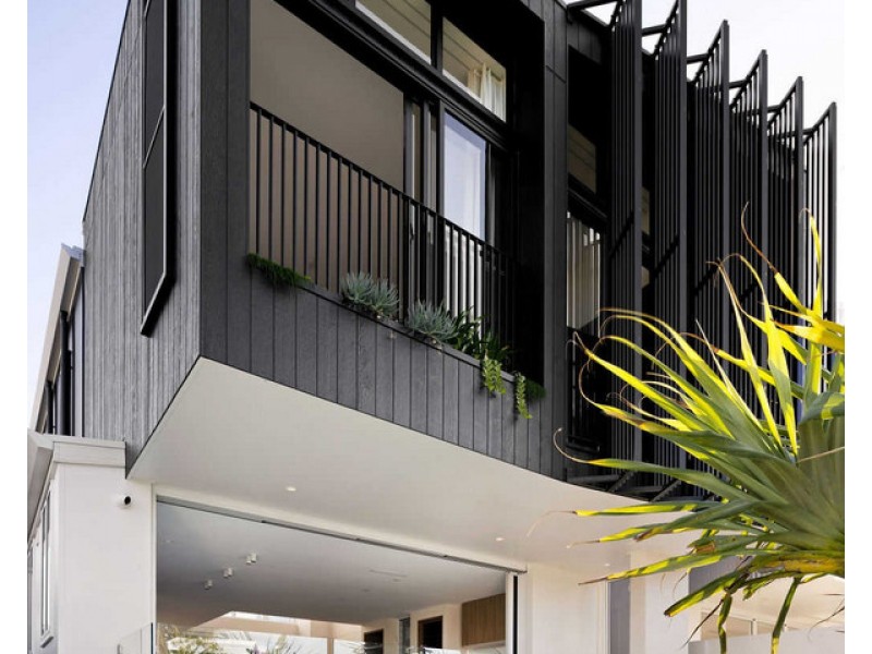 8B Marlin Court, Palm Beach QLD 4221