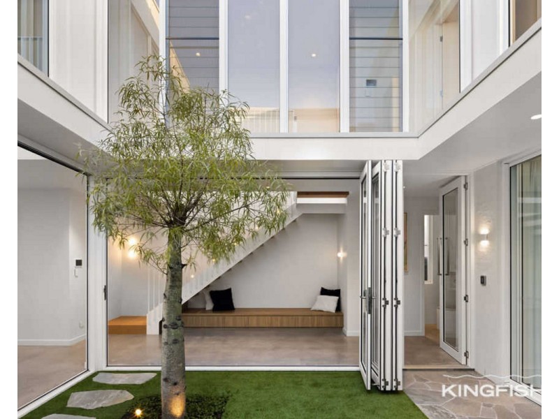 8B Marlin Court, Palm Beach QLD 4221