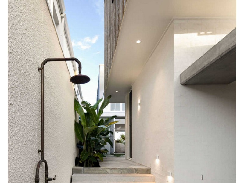 8B Marlin Court, Palm Beach QLD 4221