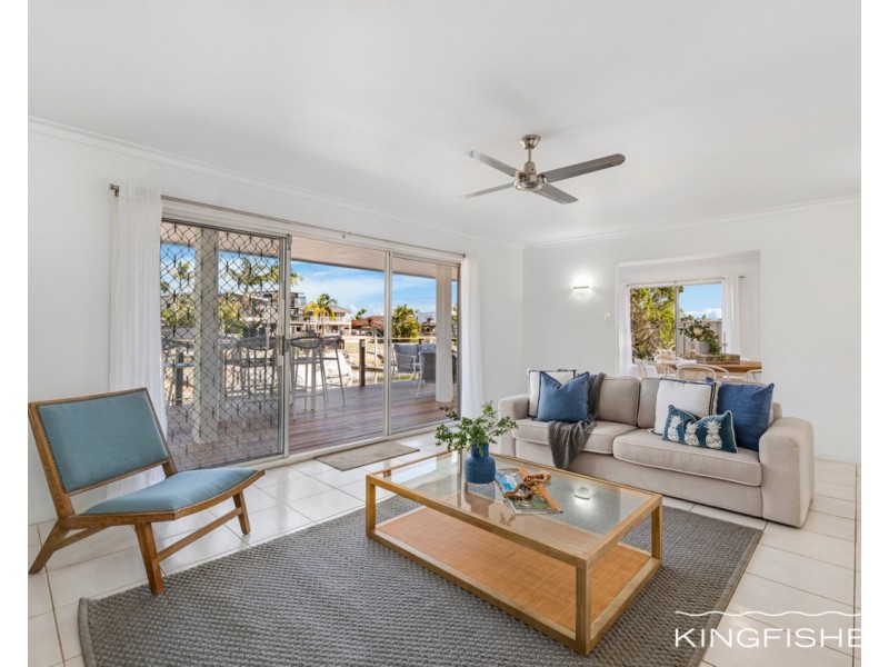 8 Park Avenue, Broadbeach Waters QLD 4218