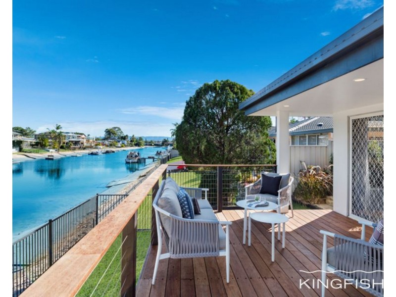 8 Park Avenue, Broadbeach Waters QLD 4218