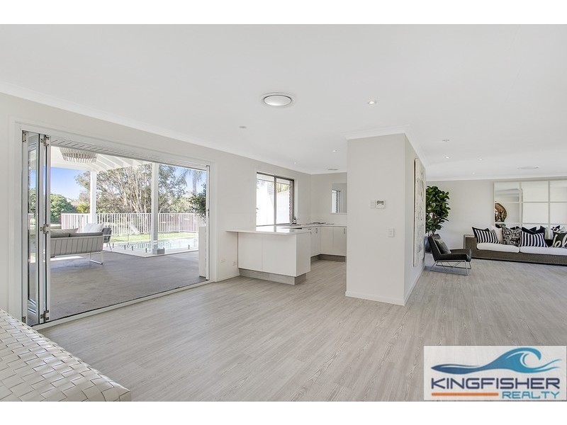 48 Dunlin Drive, Burleigh Waters QLD 4220