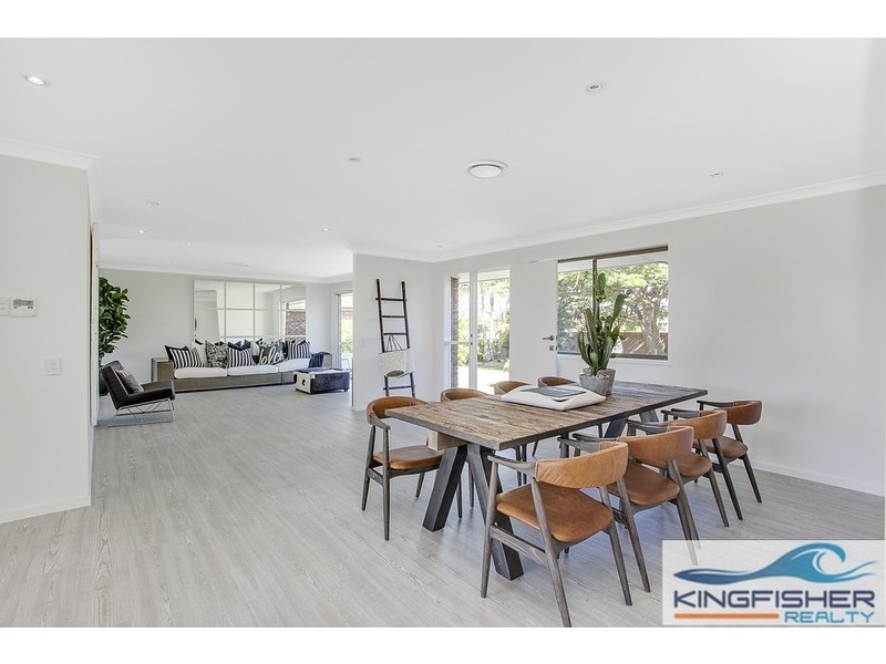 48 Dunlin Drive, Burleigh Waters QLD 4220