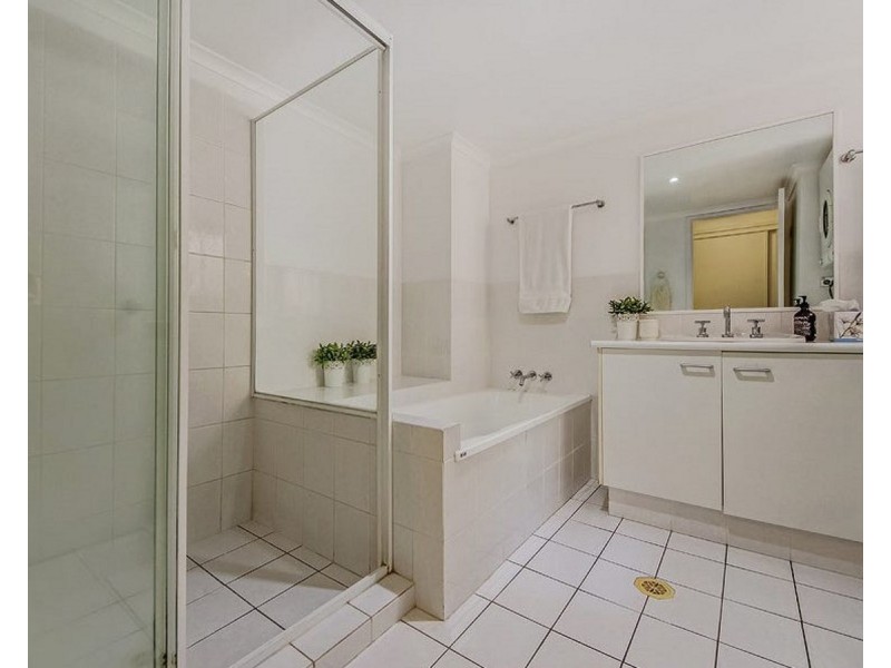 8/14 Brake Street, Burleigh Heads QLD 4220