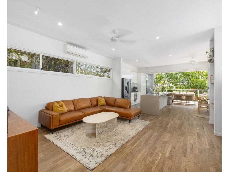 202A Ocean Parade, Burleigh Heads QLD 4220