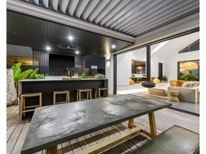 18 Sunshine Parade, Miami QLD 4220