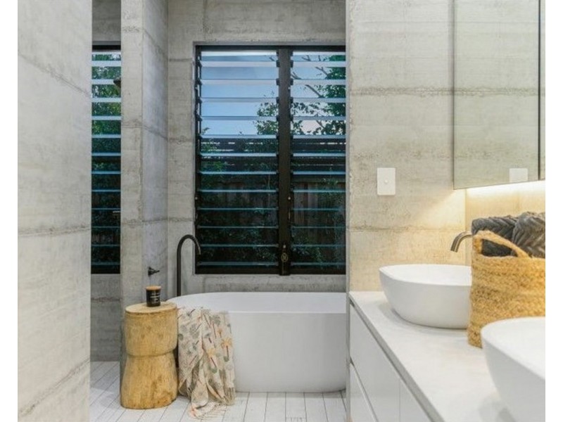 18 Sunshine Parade, Miami QLD 4220