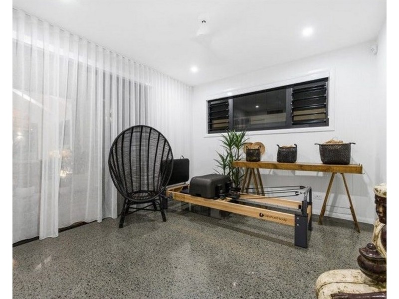 18 Sunshine Parade, Miami QLD 4220