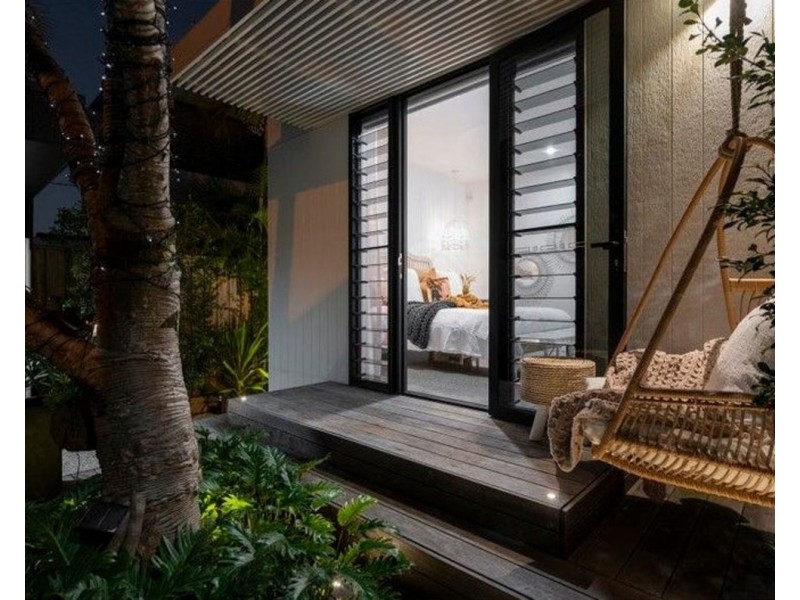 18 Sunshine Parade, Miami QLD 4220