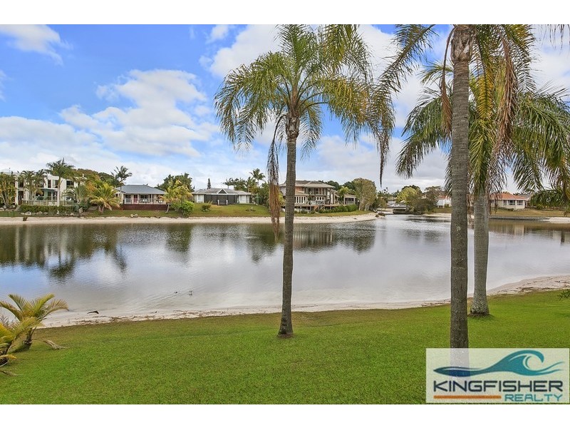 1 Parakeet Place, Burleigh Waters QLD 4220