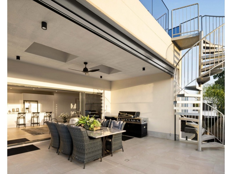 43 Nobby Parade, Miami QLD 4220