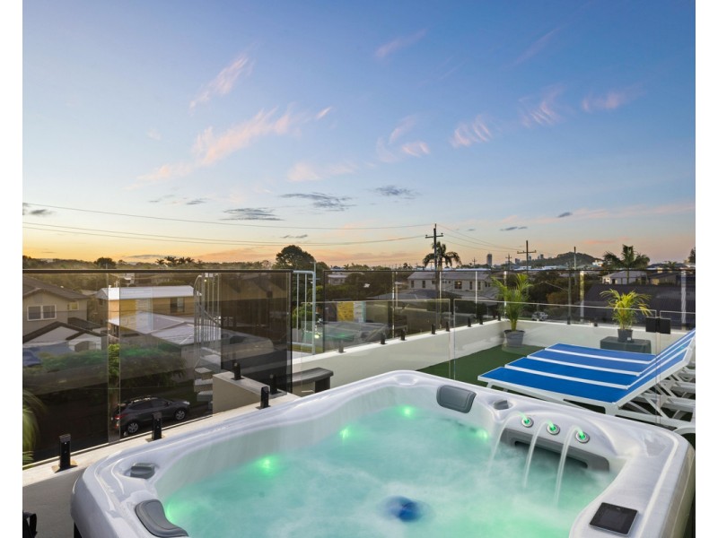 43 Nobby Parade, Miami QLD 4220