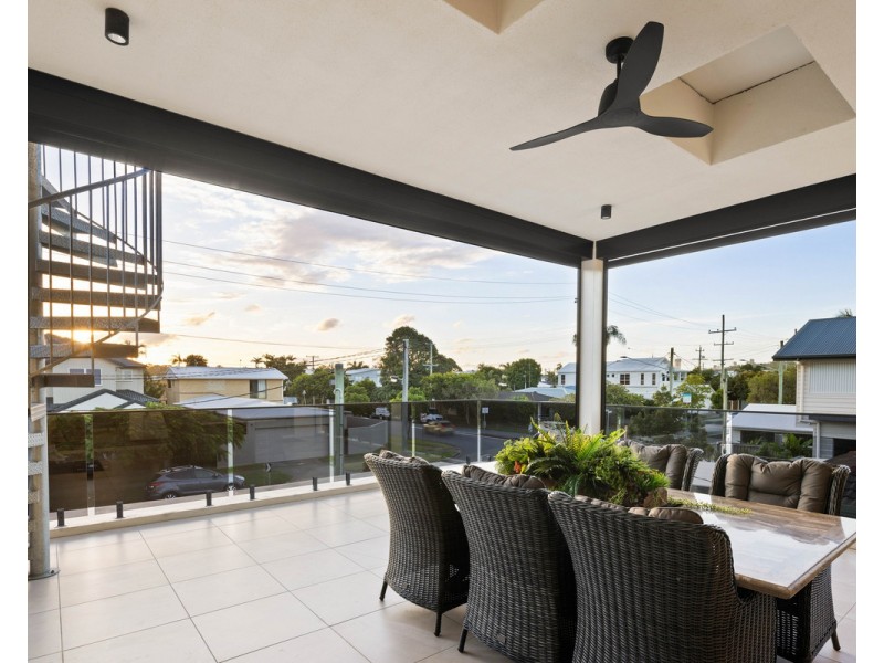 43 Nobby Parade, Miami QLD 4220