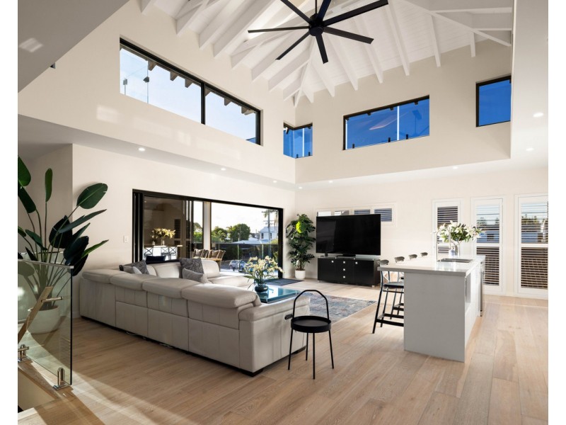 43 Nobby Parade, Miami QLD 4220