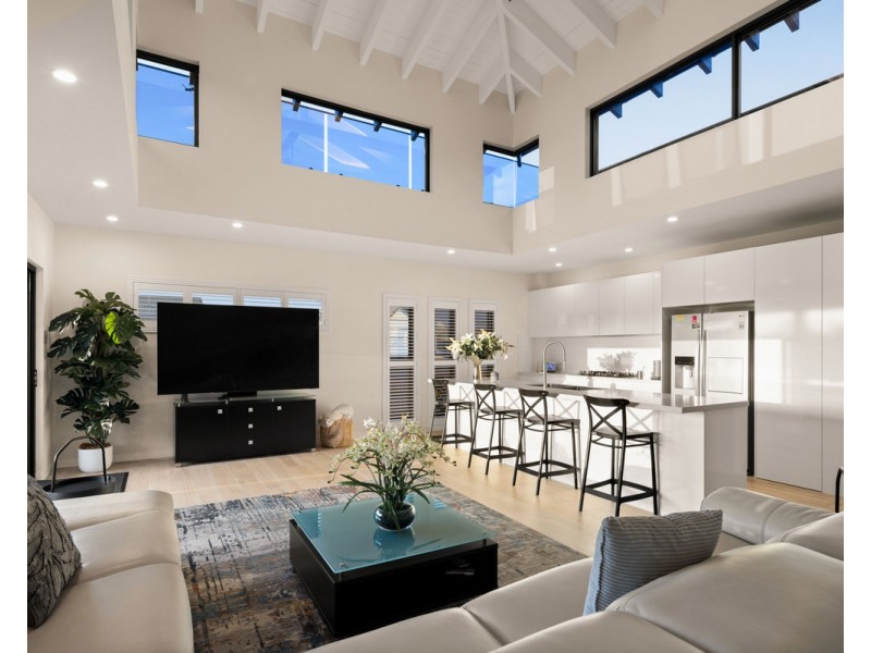 43 Nobby Parade, Miami QLD 4220