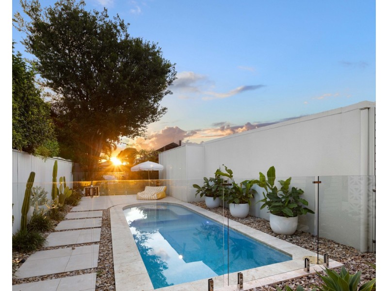23 Savoy Drive, Broadbeach Waters QLD 4218