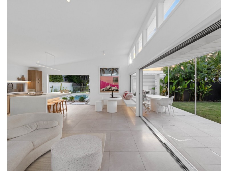 23 Savoy Drive, Broadbeach Waters QLD 4218