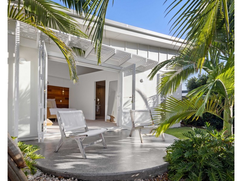 23 Savoy Drive, Broadbeach Waters QLD 4218