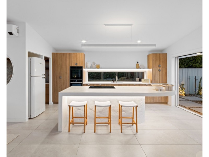 23 Savoy Drive, Broadbeach Waters QLD 4218