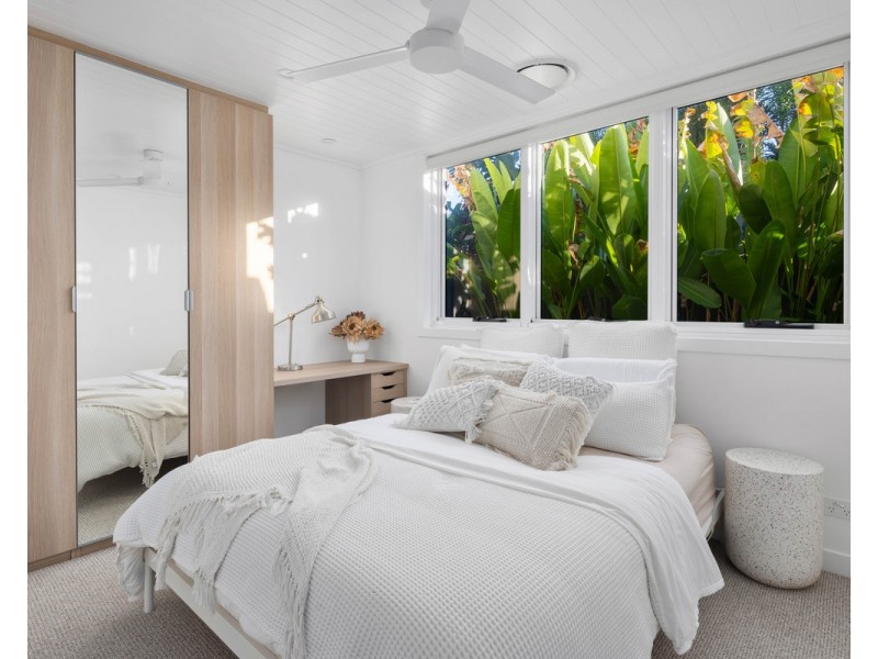 23 Savoy Drive, Broadbeach Waters QLD 4218