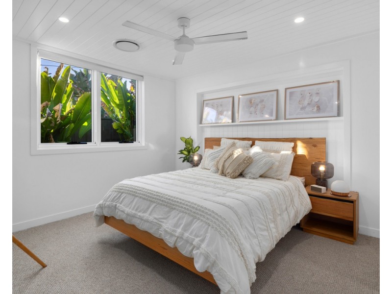 23 Savoy Drive, Broadbeach Waters QLD 4218