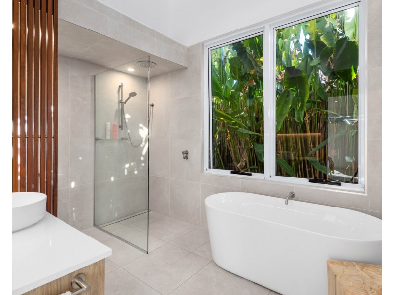 23 Savoy Drive, Broadbeach Waters QLD 4218