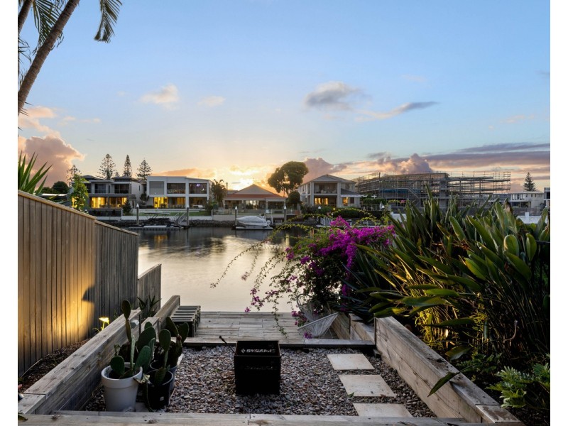 23 Savoy Drive, Broadbeach Waters QLD 4218